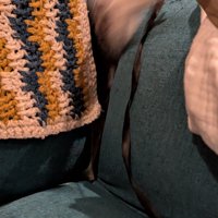 パンチする猫