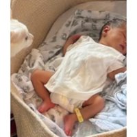 眠る赤ちゃん