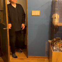 喜ぶ男性
