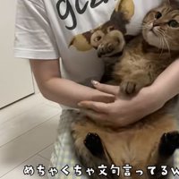 文句を言うみにらくん