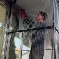 DIYをする男性