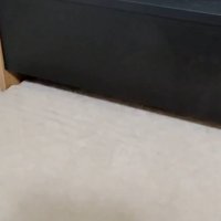 ベッドのヘッドボードとシーツ
