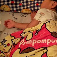 ぐっすり眠る4歳の男の子