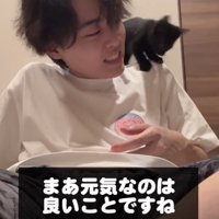 痛みに耐える飼い主