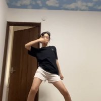 ダンスをしている人