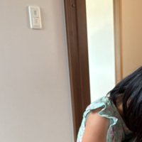 猫吸いする女の子