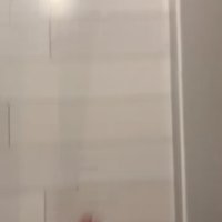 廊下を歩く