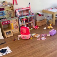 女の子の私物が置いてあるスペース