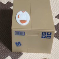 ダンボールの形をした貯金箱