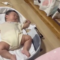 すやすや眠る赤ちゃん