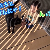 テロップ「女子たちと～」