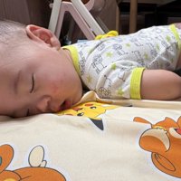 眠る赤ちゃん