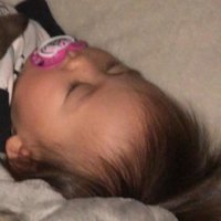 眠る赤ちゃん