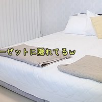 クローゼットへ逃げ込むささみくん