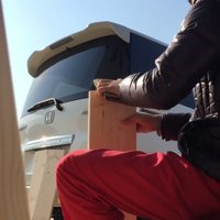 外で作業