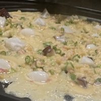 たこ焼き器の中で焼けていくたこ焼きの生地