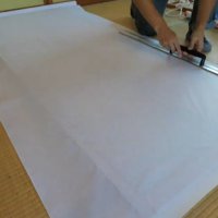 障子の貼り替え作業