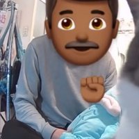 沐浴練習する男性