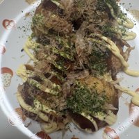 猫用鰹節がかけられたたこ焼き
