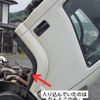 運転席を傾けたトラック
