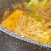 鍋の中で煮える野菜