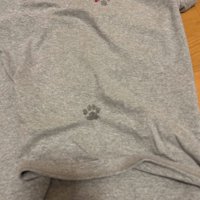 足跡がついた服