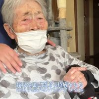 車椅子のおばあちゃん