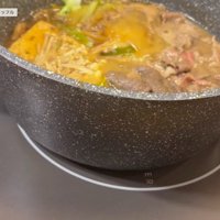 鍋に入った肉と野菜