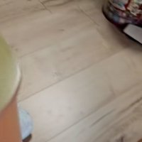 床へと目をやる