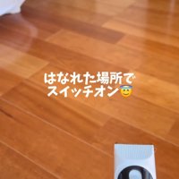 バリカンを持つ人の手