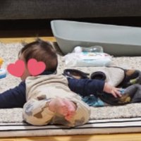 遊んでいる赤ちゃん