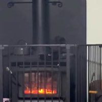 ストーブの中で燃える炎