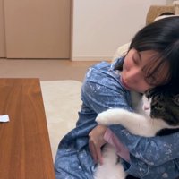 遠くからじっと見つめて