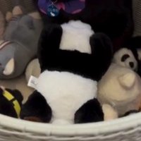 ぬいぐるみが入ったカゴ