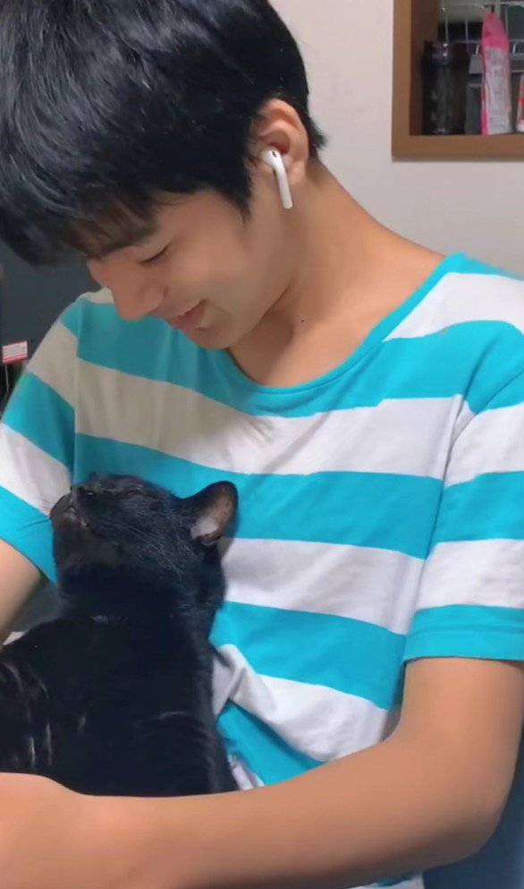 男の子と黒猫