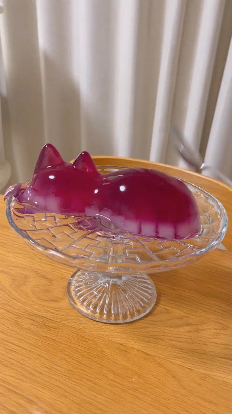 皿に乗せられた猫型ゼリー