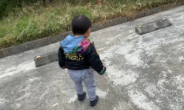 男の子の背中