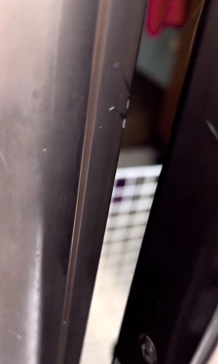 少し開いたドア