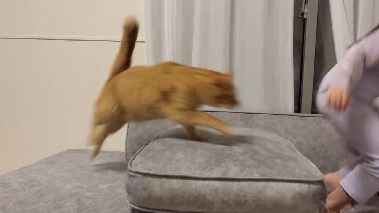 左からジャンプ