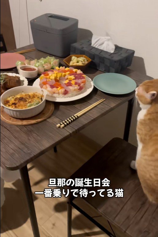 料理が並べられたテーブル