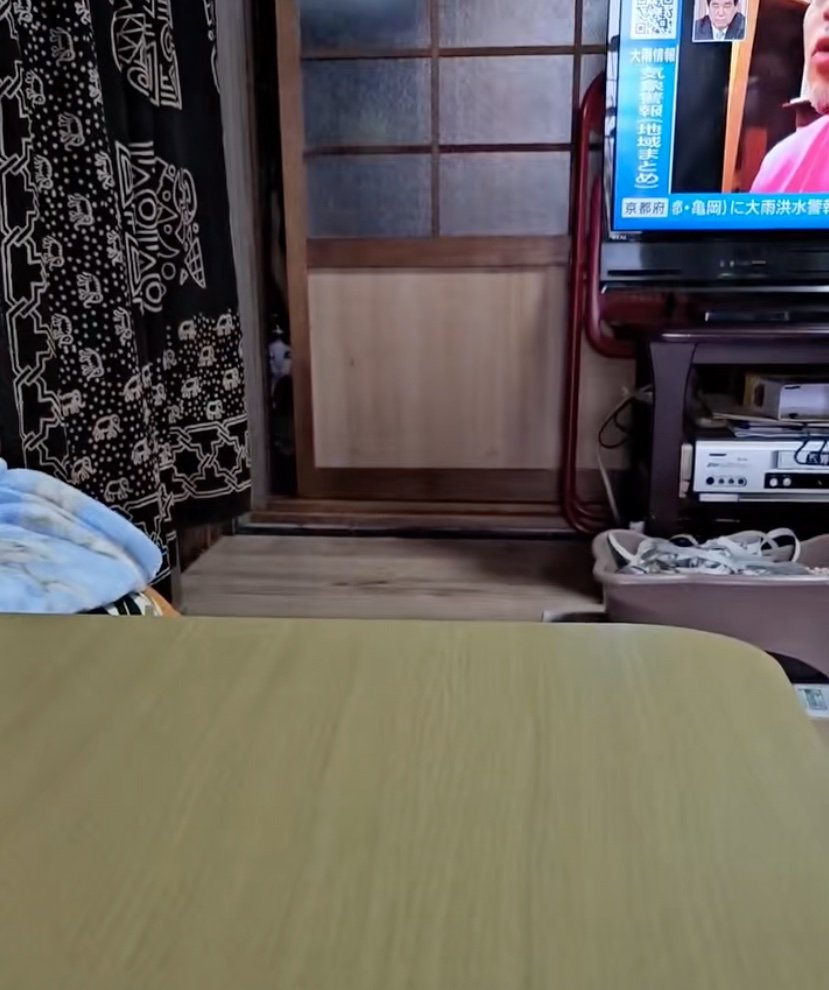少しだけ開いた扉
