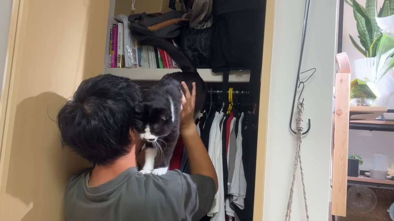 クローゼットの中から