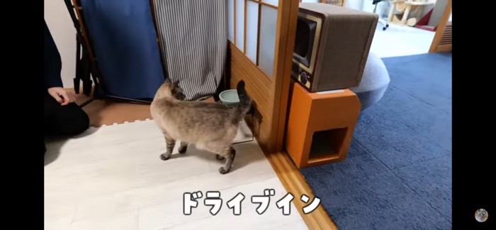 ベッドのそば