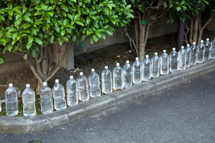 猫よけ用のペットボトル