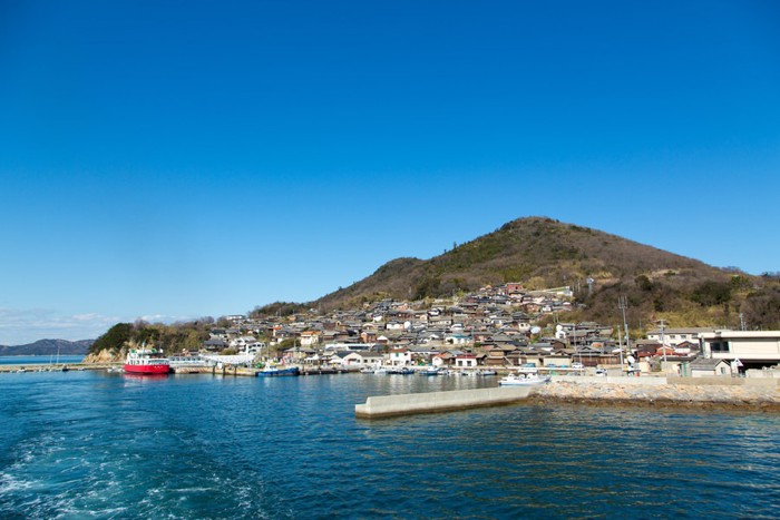 海からみた男木島