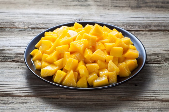 小さくカットされたマンゴー