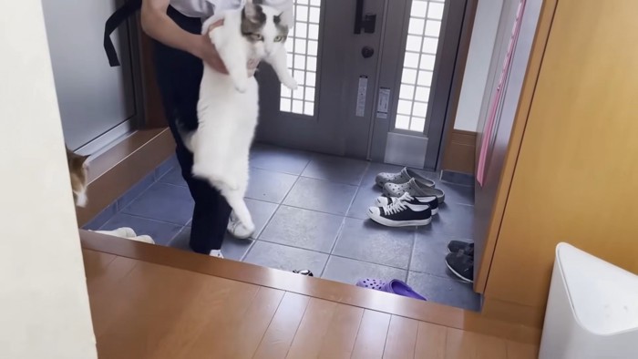 抱き上げ