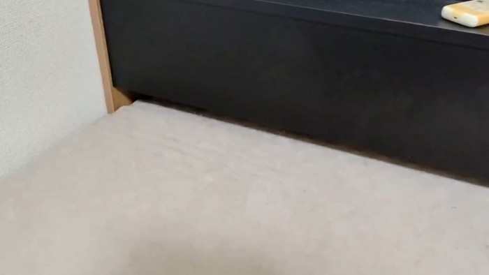 ベッドのヘッドボードとシーツ