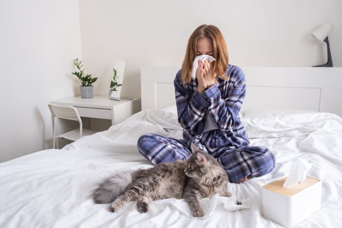 猫アレルギーの女性