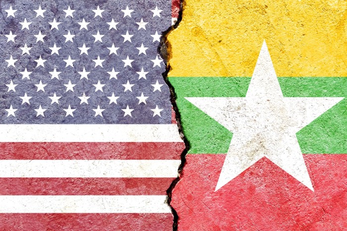 ミャンマーとアメリカの国旗